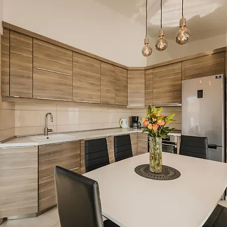 Korina Apartment *