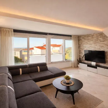 Apartment Korina, Spacious Family Near The
