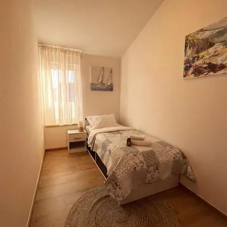 Korina, Spacious Family Near The Apartament *